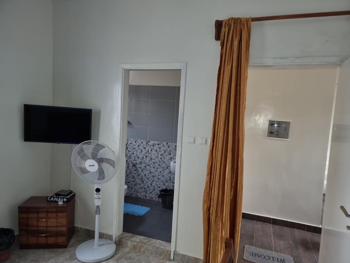 Chambres Privees Climatisees-Douches Personnelles-Neflix-Salon Dakar Exterior foto